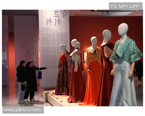 中国国家队发布新队服 灵感源自敦煌壁画 融合传统文化与现代设计 中国国家队发布新队服 灵感源自敦煌壁画 融合传统文化与现代设计