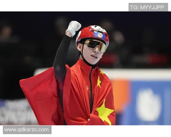 中国运动员穿国旗出征奥运，现场高唱国歌震撼人心